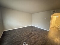 Building Photo - 2 Bedroom and 1 bathroom ready to move in