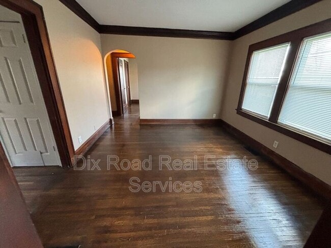 Building Photo - 307 N E St