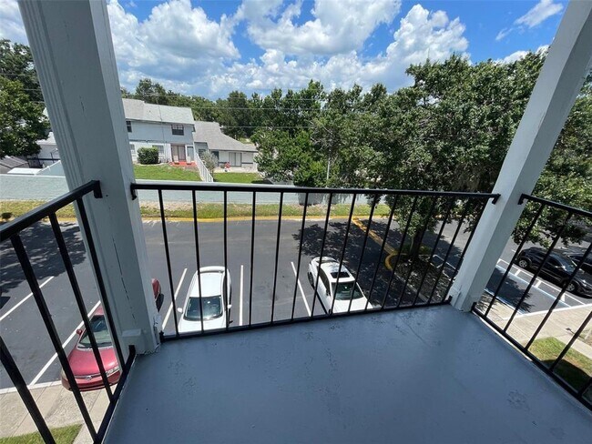 Building Photo - 2550 N Alafaya Trail