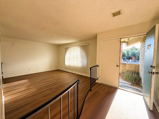 Building Photo - Spacious North Phoenix Home on Large Lot – Move-In Ready!