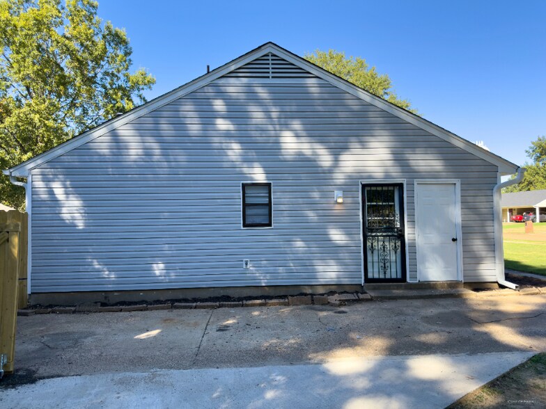 Building Photo - 3093 Barrycrest Dr