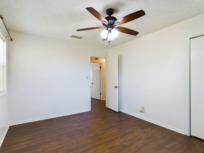 Building Photo - Generous 3-Bed, 2-Bath Home in Fredericksb...
