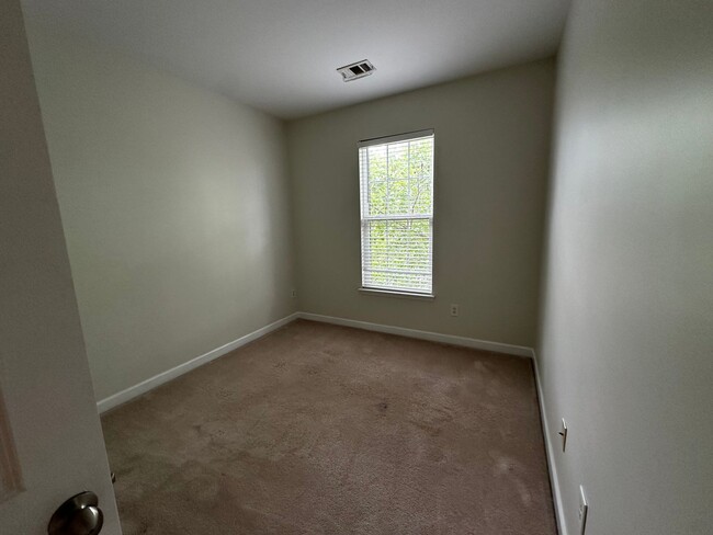 Building Photo - Market Common Townhome