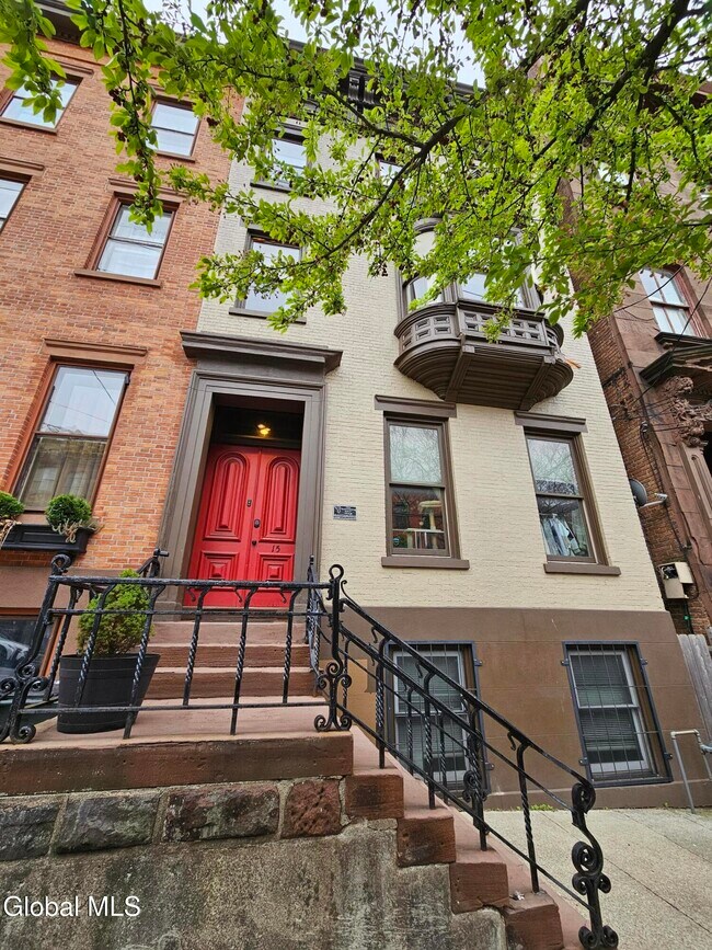 Building Photo - 15 Ten Broeck St