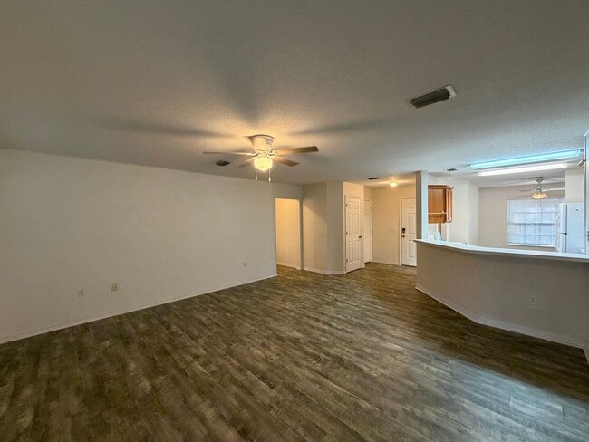 Building Photo - Rainbow Springs Country Club 2/2 ***Won't Last***