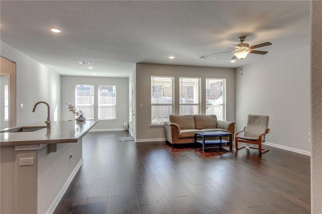 Building Photo - 2920 Coral Valley Dr