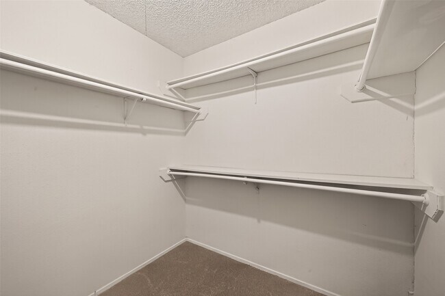 Building Photo - 1806 Foxlake Dr