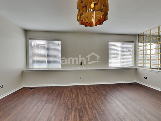 Building Photo - 915 Mission Blvd