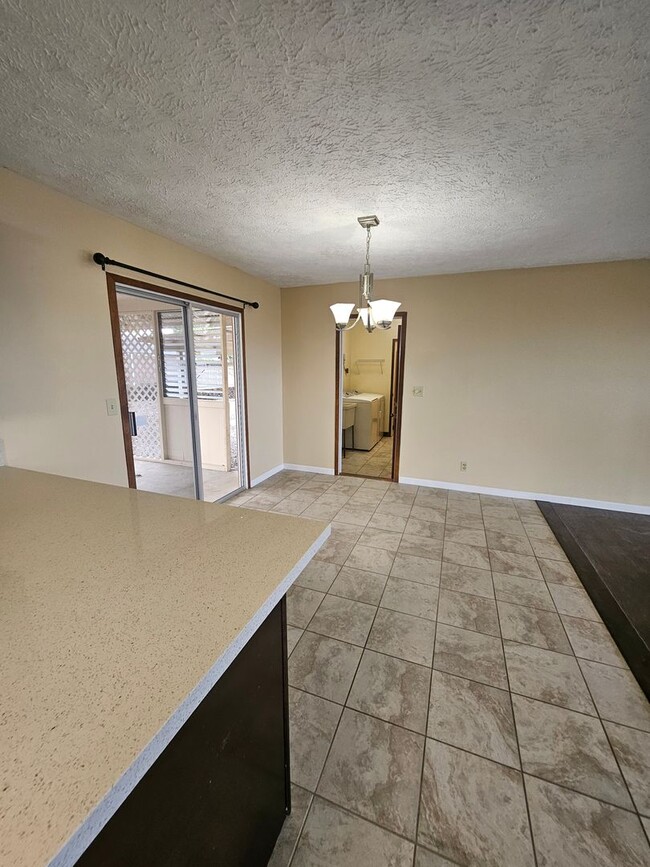 Building Photo - Beautiful 3 bedroom home in Hilo