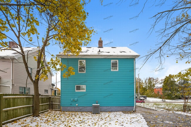 Building Photo - 13713 Edgewood Ave