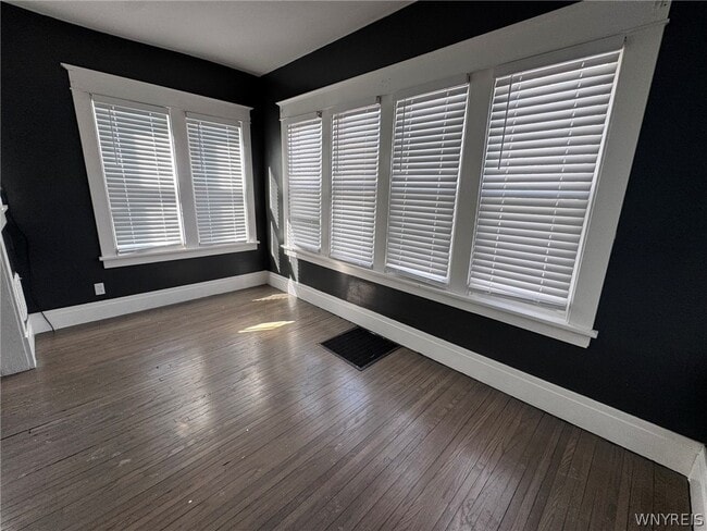 Building Photo - 55 Parkwood Ave