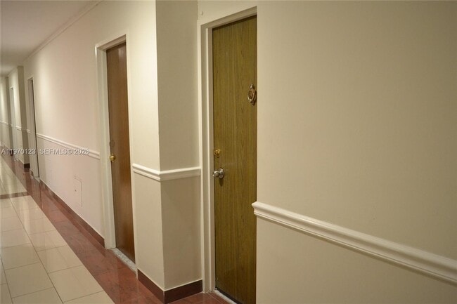 Building Photo - 2899 Collins Ave