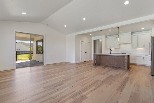 Building Photo - 4646 S Selatir Way