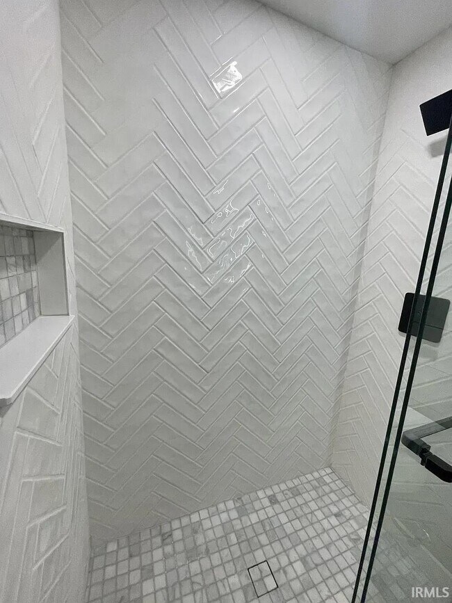 Building Photo - 611 S Eagleson Ave