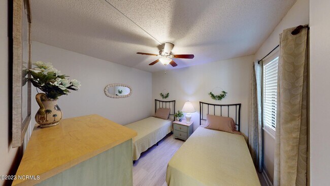 Building Photo - 10168 Beach Dr SW