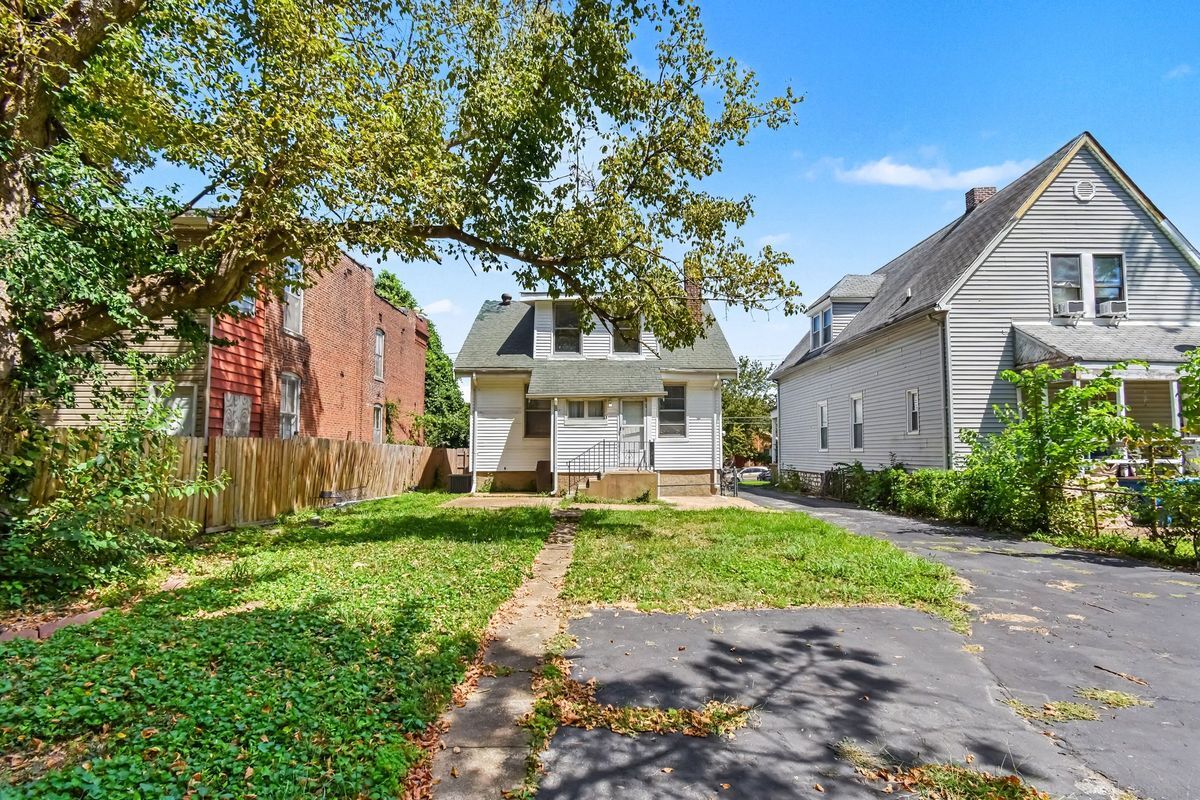 Building Photo - 2038 McLaran Ave