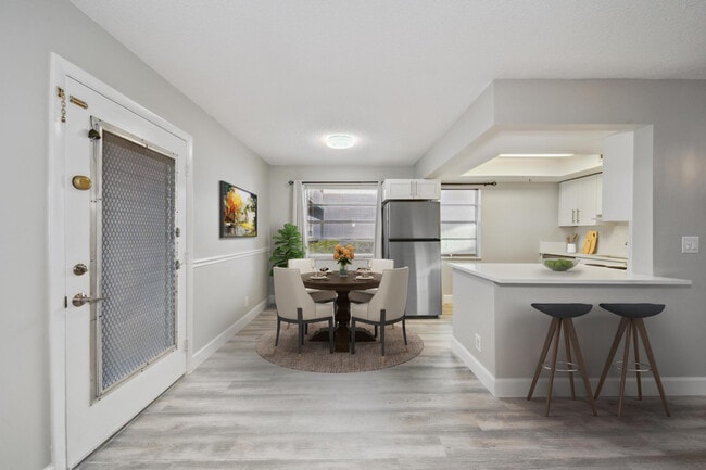 Primary Photo - 716 Flanders S