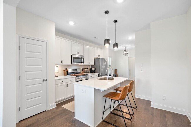 Building Photo - 967 Nance Ln