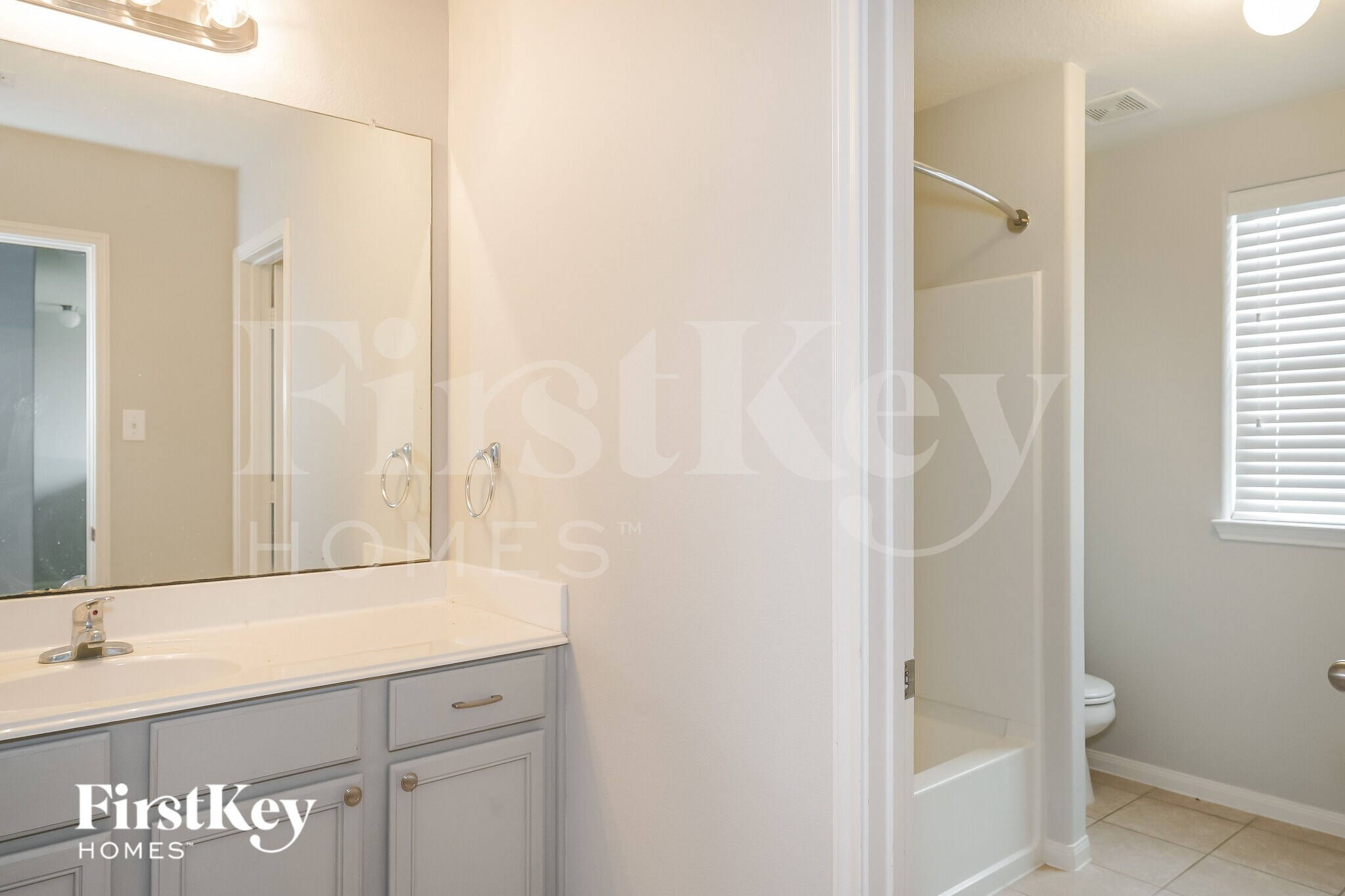 Building Photo - 2027 Golden Topaz Dr