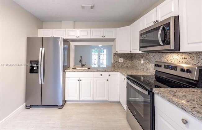 Building Photo - 14237 SW 94th Cir Ln