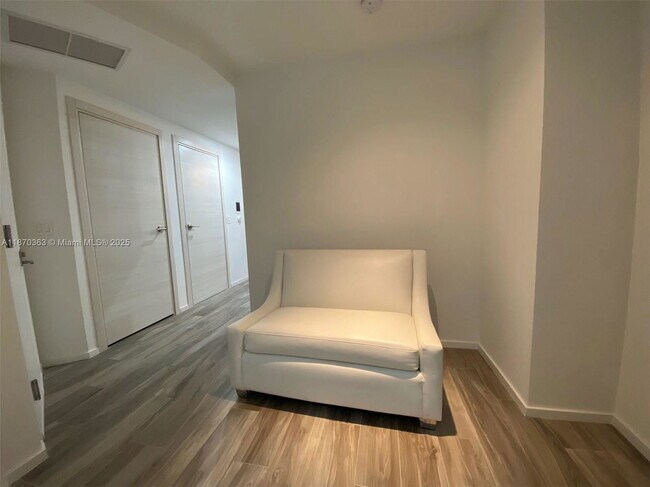 Building Photo - 801 S Miami Ave