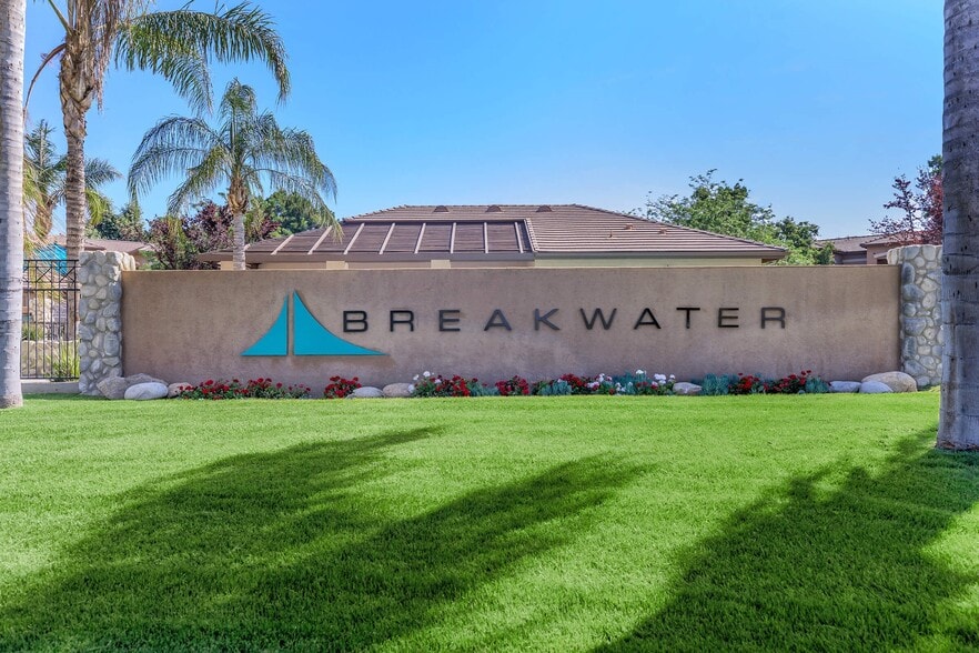 Breakwater Apartments 3900 Riverlakes Dr Bakersfield CA 93312