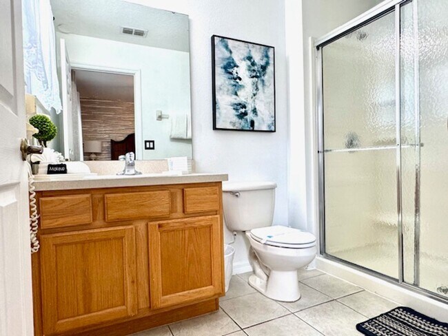 Building Photo - Kissimmee Townhome For Rent - Fully Furnished with 3 Bedrooms 2.5 Baths