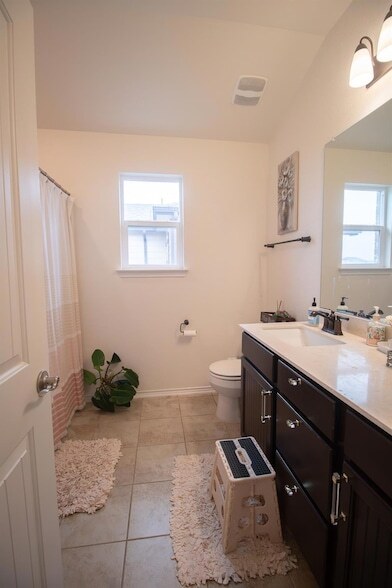 Building Photo - 2105 Ebony Dove St