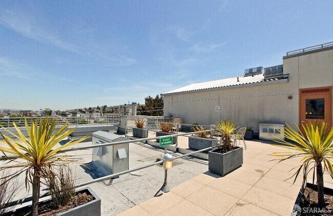 Building Photo - 451 Kansas St