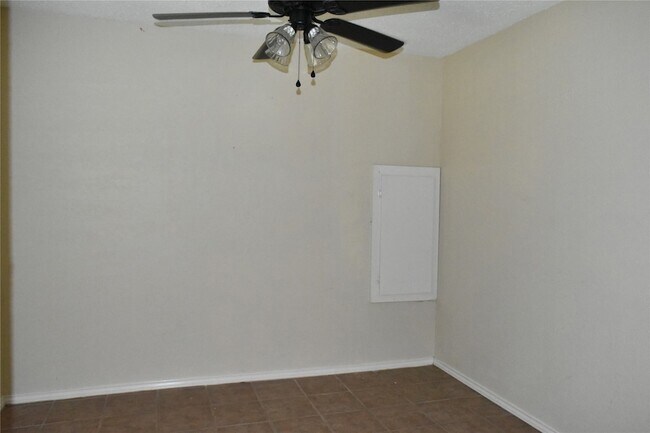 Building Photo - 2014 High Bluff Dr