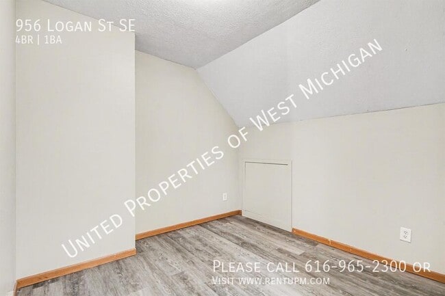 Building Photo - 956 Logan St SE