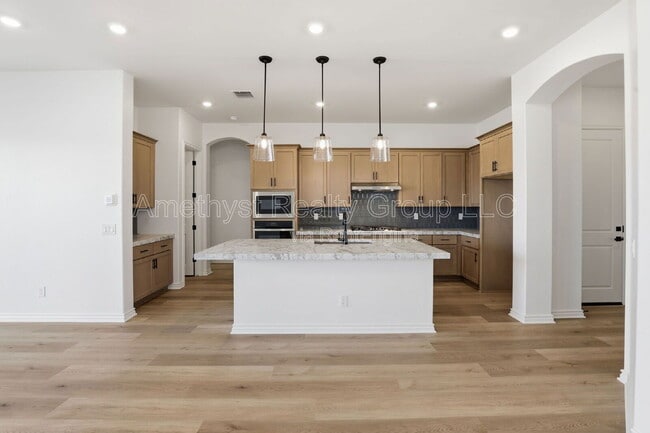 Building Photo - 15660 W Pershing St