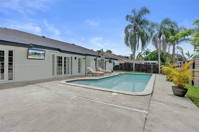 Building Photo - 620 SW 100th Ave
