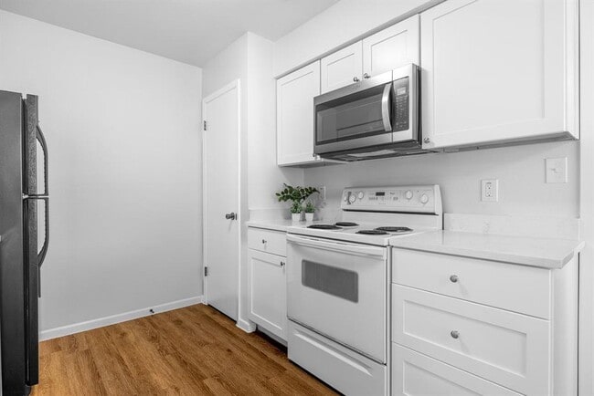 Building Photo - 12801 Copper Cliff Ave