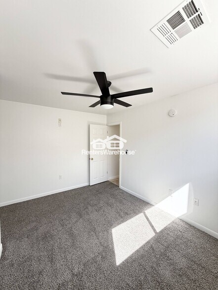Building Photo - 1201 E Winter Dr