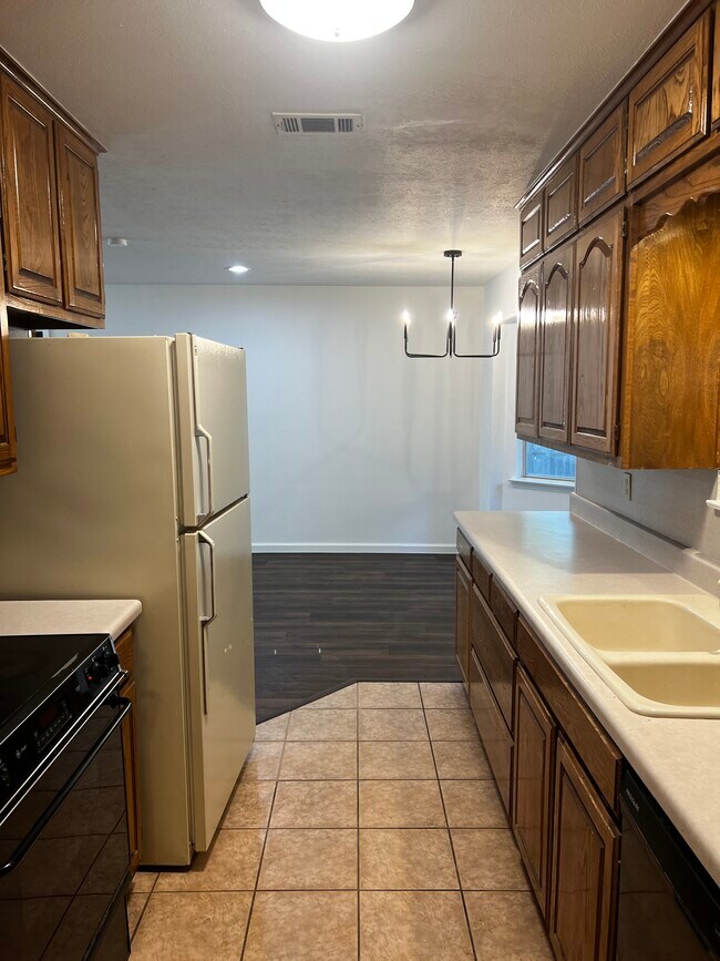 Building Photo - 321 Lena Ln