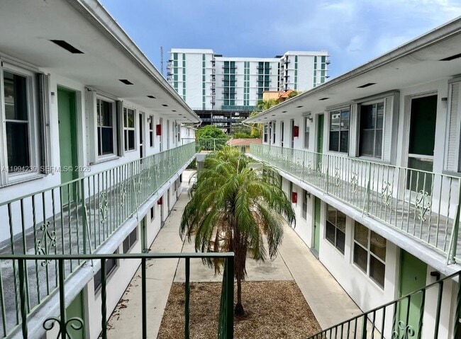 Building Photo - 1824 Monroe St