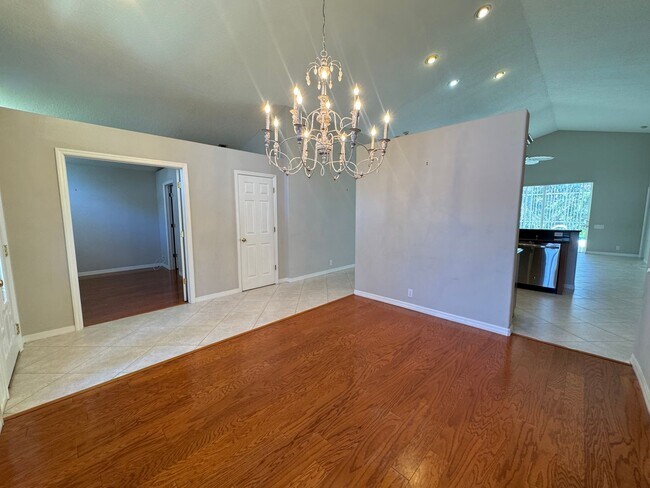 Building Photo - 4 Bedroom 2 Bathroom + Den - Attached Garage and  Heated  Pool!