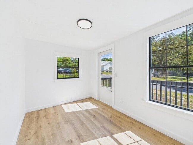 Building Photo - 412 Church St