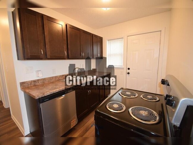 Building Photo - 3750 Hillside Ave