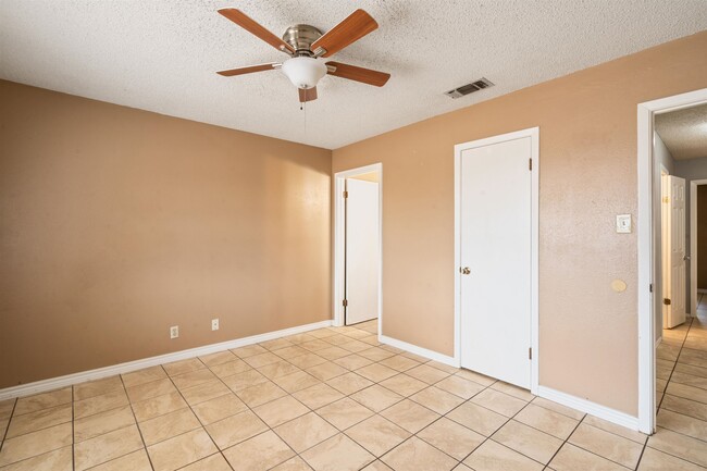 Building Photo - 334 Inspiration Way