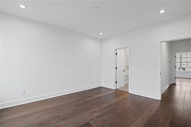 Building Photo - 201 New St