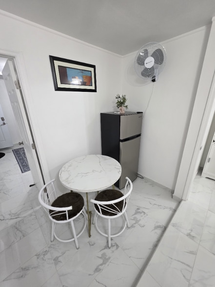 Building Photo - 4742 Blossom Dr