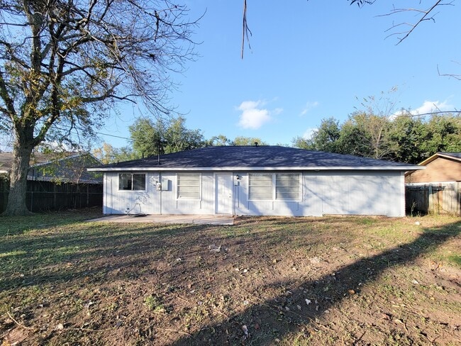 Building Photo - 2024 Stones throw Dr