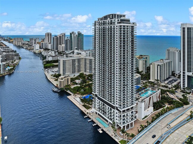 Building Photo - 4010 S Ocean Dr