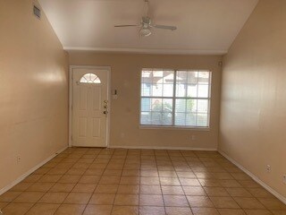 Living - 2512 Redbud Ave