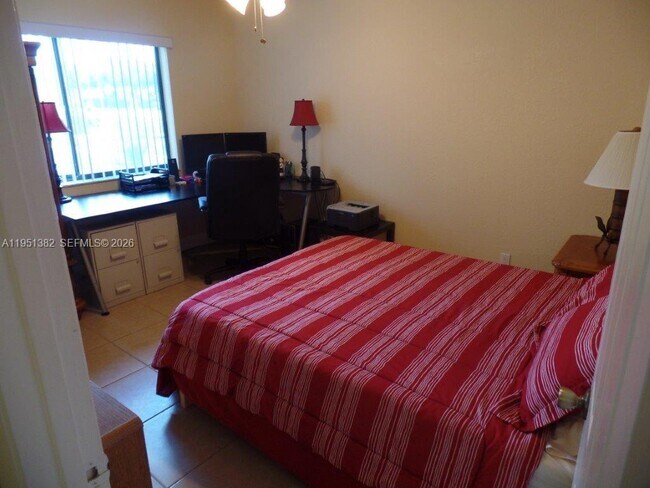 Building Photo - 280 Racquet Club Rd