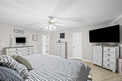 Building Photo - 5658 Derby Dr