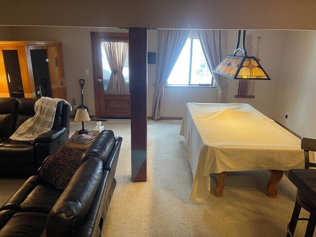 Building Photo - Beautiful furnished house in Stateline available now!