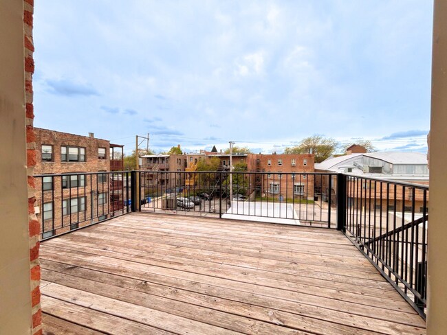 Building Photo - 4832 S Indiana Ave
